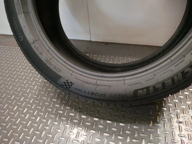 Neumático de ocasión 235/50 R20 104Y
