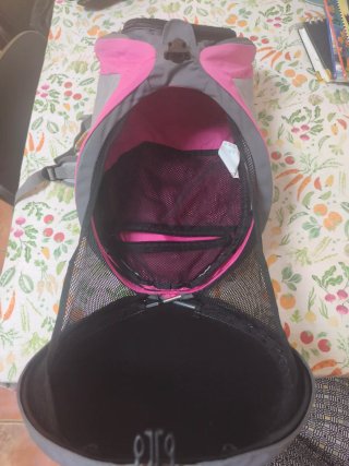 Mochila Quechua plegable gris y rosa