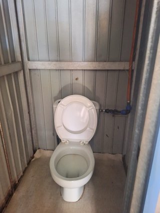 Contenedor marítimo de obra acondicionado