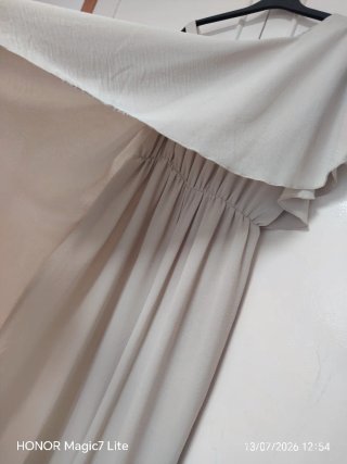 Mono beige con volante talla única