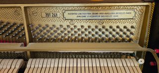 Piano PETROF
