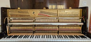 Piano PETROF