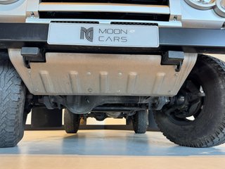 Land Rover Defender 90 SW SE