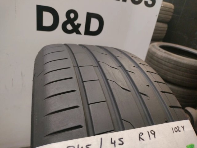 Neumático de ocasión 245/45 R19 102Y