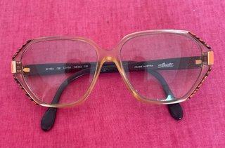 Montura de gafas con cristales graduados.