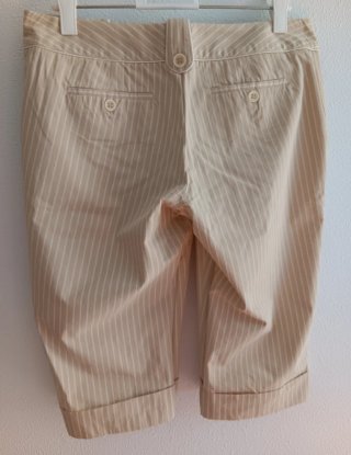 Bermudas beige con rayas blancas