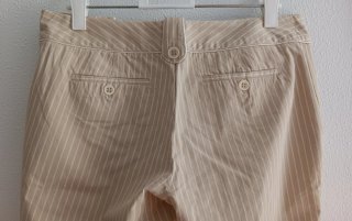 Bermudas beige con rayas blancas