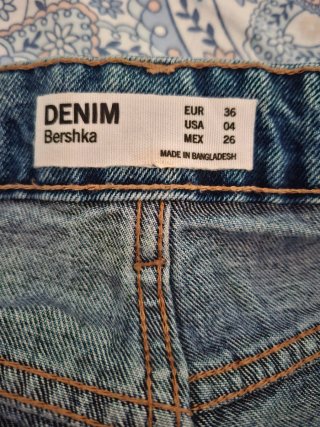 Falda vaquera Bershka con cinturón