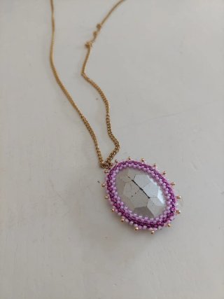 Collana vintage con pietra viola e catena oro