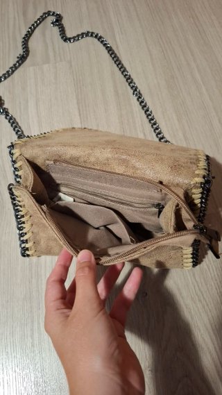 Bolso bandolera marrón con cadena