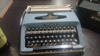 Máquina de escribir Maritsa 12 antigua