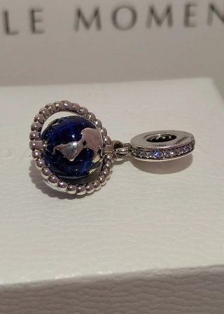 Charm Pandora Globo Giratorio.