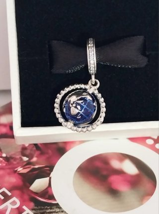 Charm Pandora Globo Giratorio.