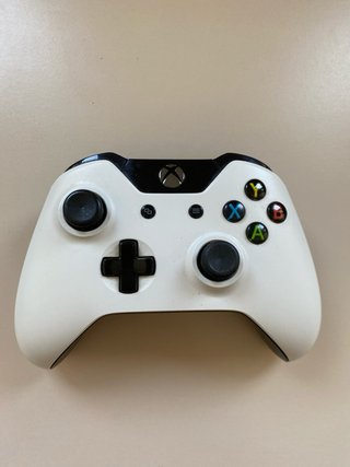 Xbox One Blanca + Mando + GTA V