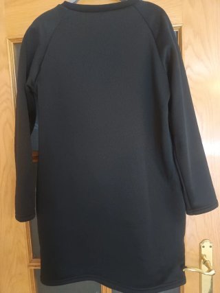 Vestido corto negro manga larga
