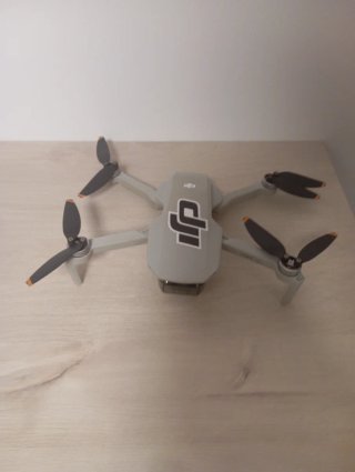 Dron DJI Mini 4K con mando y accesorios