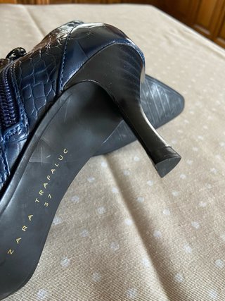 Botines azules efecto piel de cocodrilo