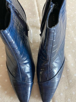 Botines azules efecto piel de cocodrilo