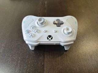 Xbox One S Blanca + 2 Mandos