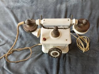 Teléfono Antiguo Blanco y Dorado