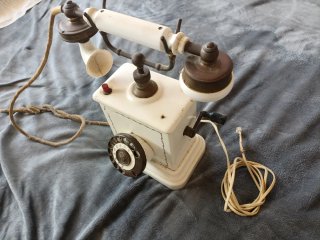 Teléfono Antiguo Blanco y Dorado