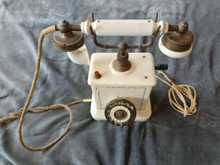Teléfono Antiguo Blanco y Dorado