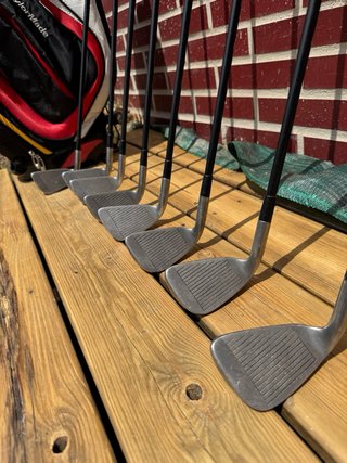 Bolsa y palos de golf TaylorMade-Yamaha