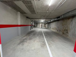 Garaje en alquiler en Eixample Nord – La Devesa en Girona