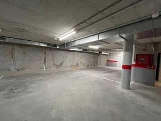 Garaje en alquiler en Eixample Nord – La Devesa en Girona
