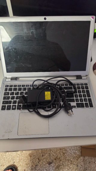 Vendo PC portatile Acer Aspire V5-571