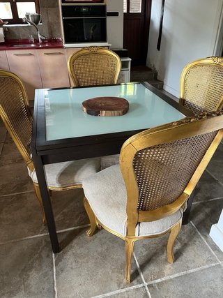 Juego de 4 sillas de comedor doradas