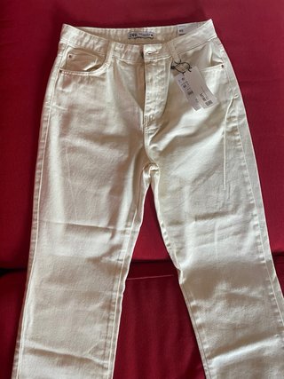 Vaqueros blancos y rectos de Zara - Con etiqueta