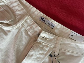Vaqueros blancos y rectos de Zara - Con etiqueta