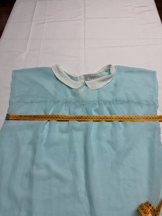 Blusa azul celeste con cuello blanco – Talla 44