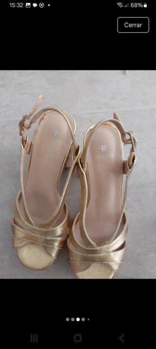 Sandalias doradas de plataforma