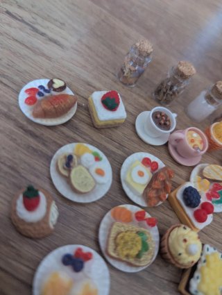 Cibo in miniatura per case delle bambole