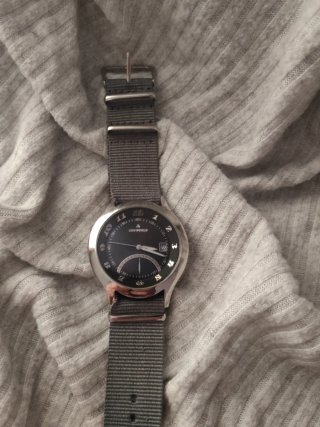 Reloj New World Negro y Plateado