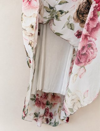 Blusa floral romántica con vuelo