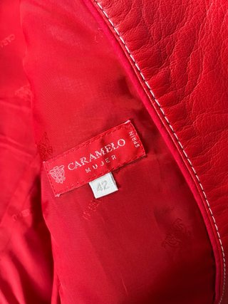 Chaqueta de cuero roja