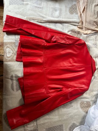 Chaqueta de cuero roja
