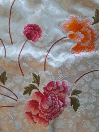Delantal coreano seda bordado Peony