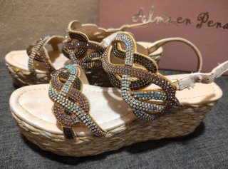 Sandalias cuña yute pedrería Alma en Pena