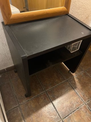 Tocador negro con espejo