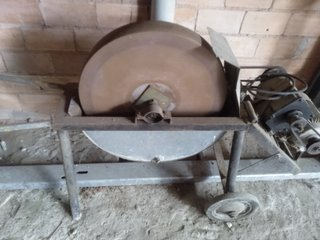 Vendesi urgentemente casa con lampadari, credenze, tavoli, specchi, comodini, TV, orologi, ritiro a Guitiriz
