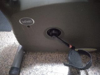 Vendesi urgentemente casa con lampadari, credenze, tavoli, specchi, comodini, TV, orologi, ritiro a Guitiriz
