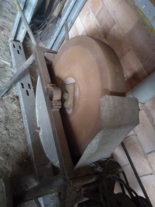 Vendesi urgentemente casa con lampadari, credenze, tavoli, specchi, comodini, TV, orologi, ritiro a Guitiriz