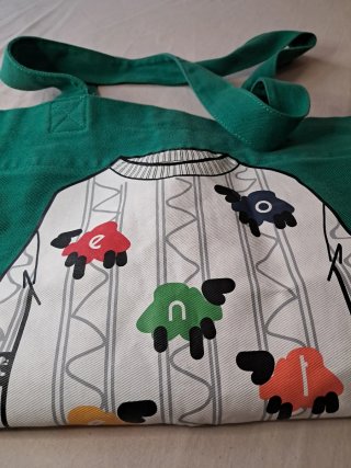 Bolso Benetton verde con estampado de ovejas