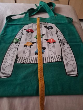 Bolso Benetton verde con estampado de ovejas