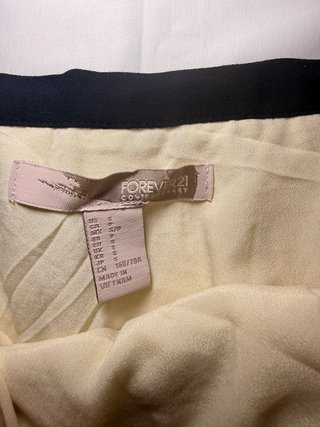 Falda corta Forever 21 crema con textura - Talla S