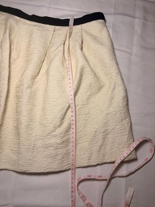 Falda corta Forever 21 crema con textura - Talla S